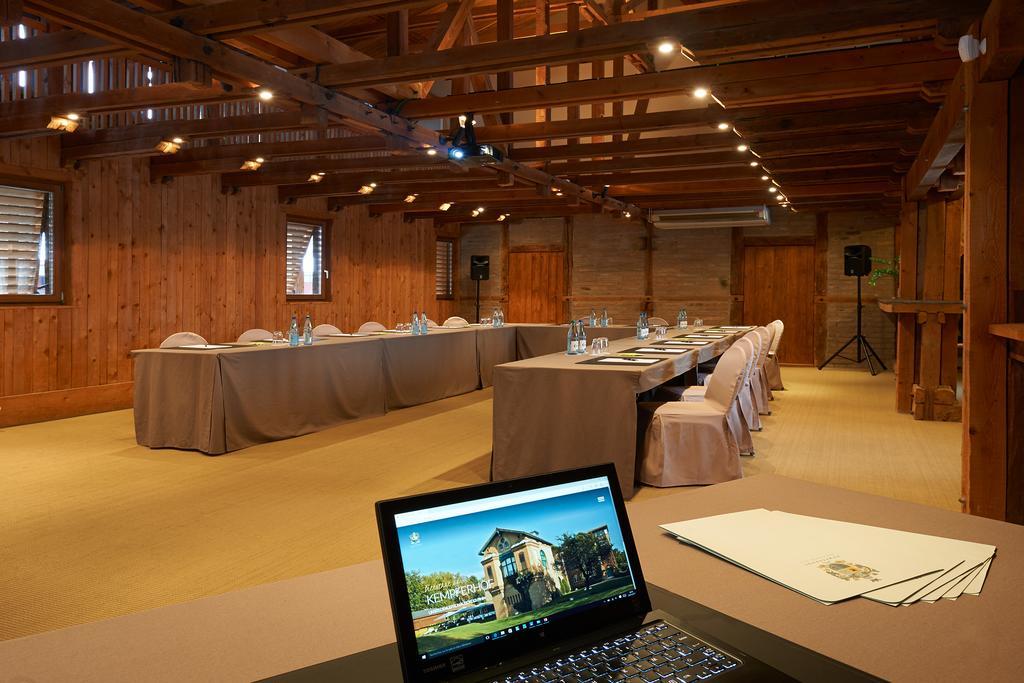 Le Kempferhof Golf Et Chateau-Hotel Plobsheim Exterior photo